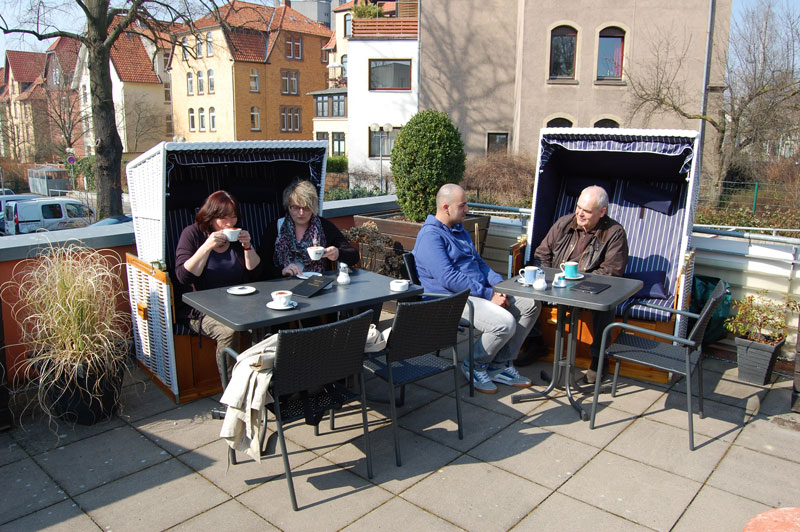 Strandkoerbe-Cafe-Seniorenzentrum-Goettingen